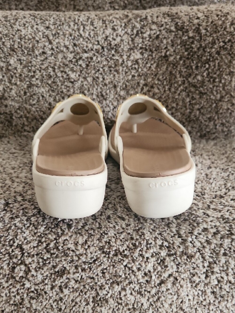 CROCS Women’s Beige and Gold Thong Sandals - Picture 8 of 9